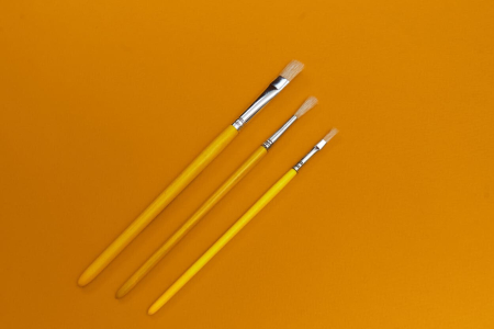 Щетина круглая окрашеная ручка